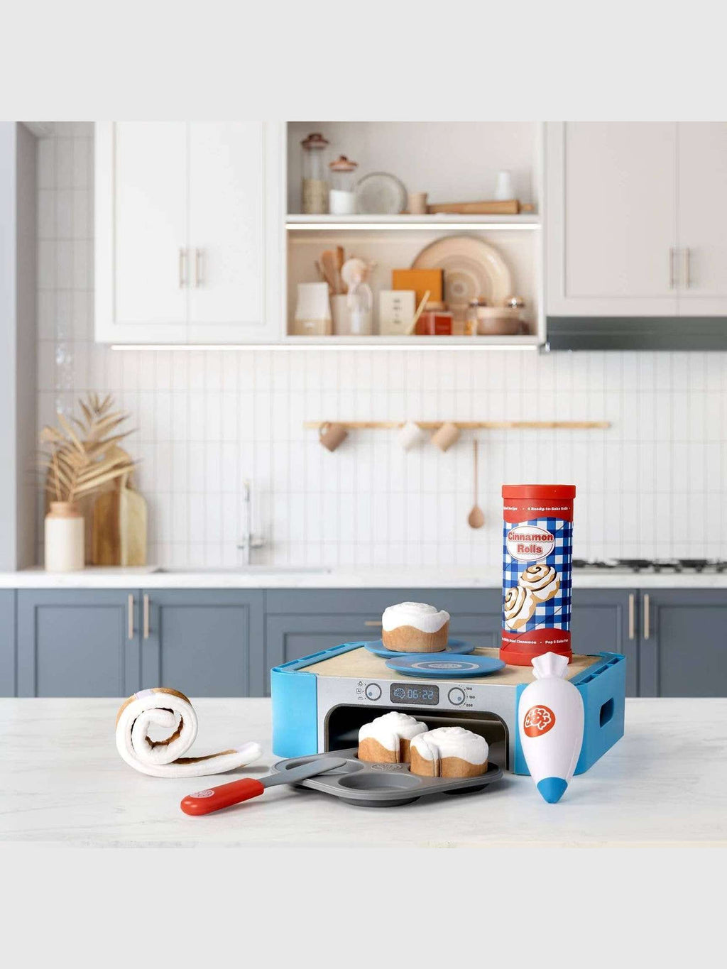 Pretendables Cinnamon Roll Set