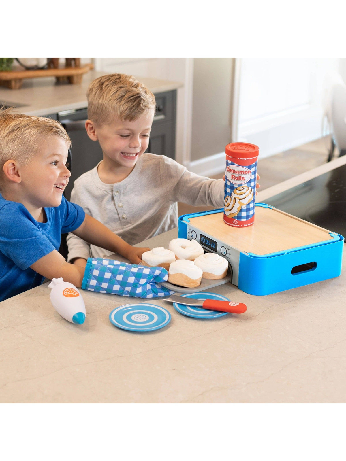 Pretendables Cinnamon Roll Set